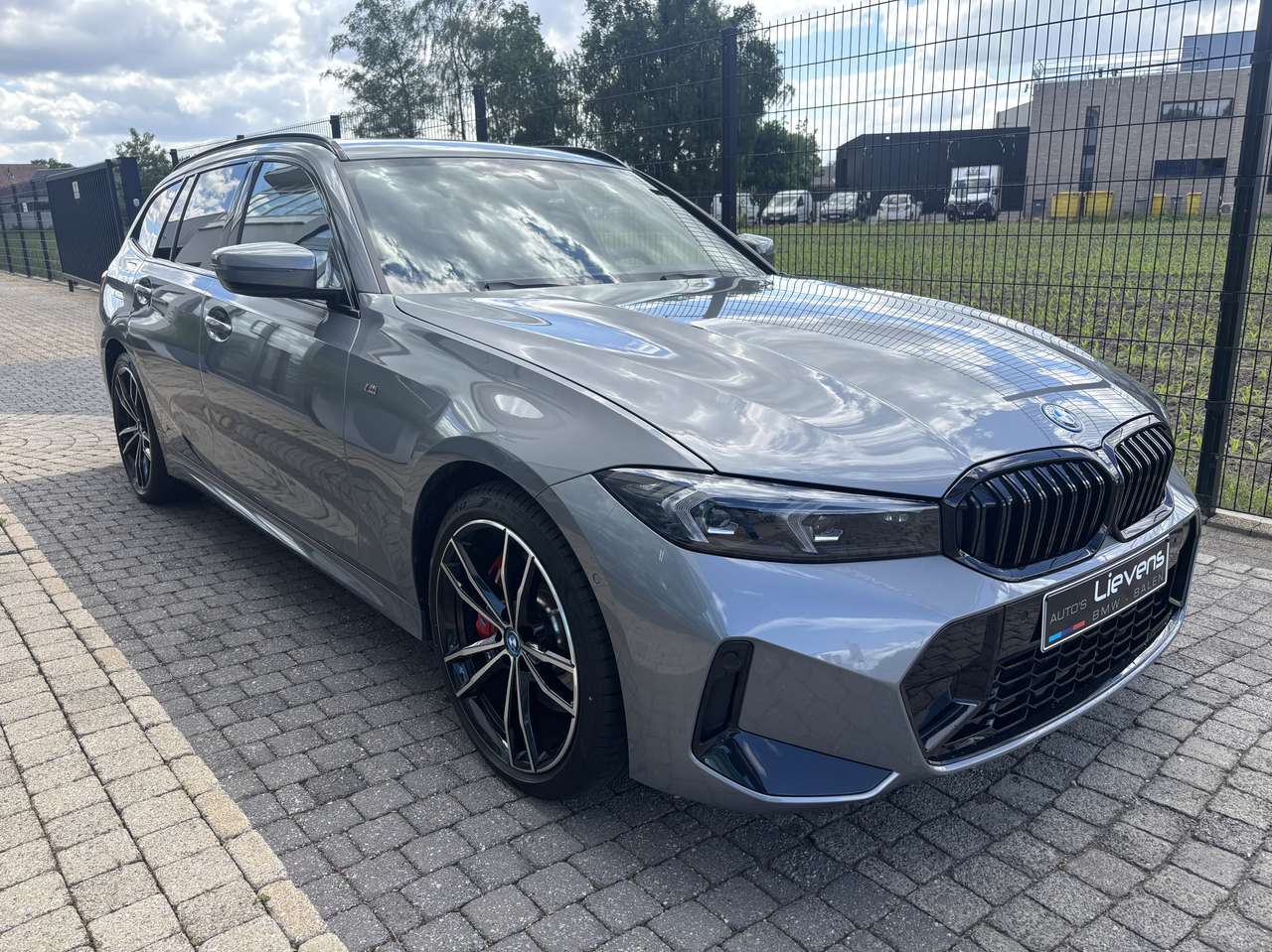BMW 320  e Touring M Sport PRO – DrivingAssist Hifi 19″