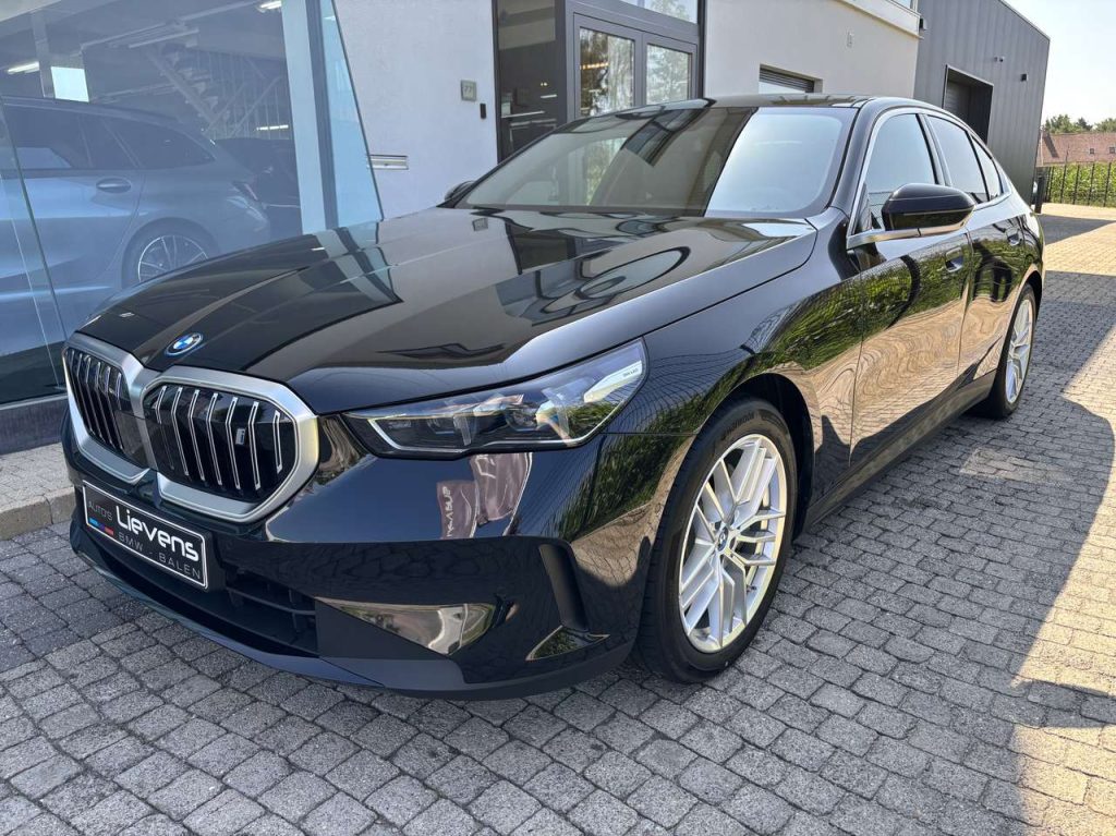 BMW i5  eDrive40 Individual – Nieuwprijs 96.330,00