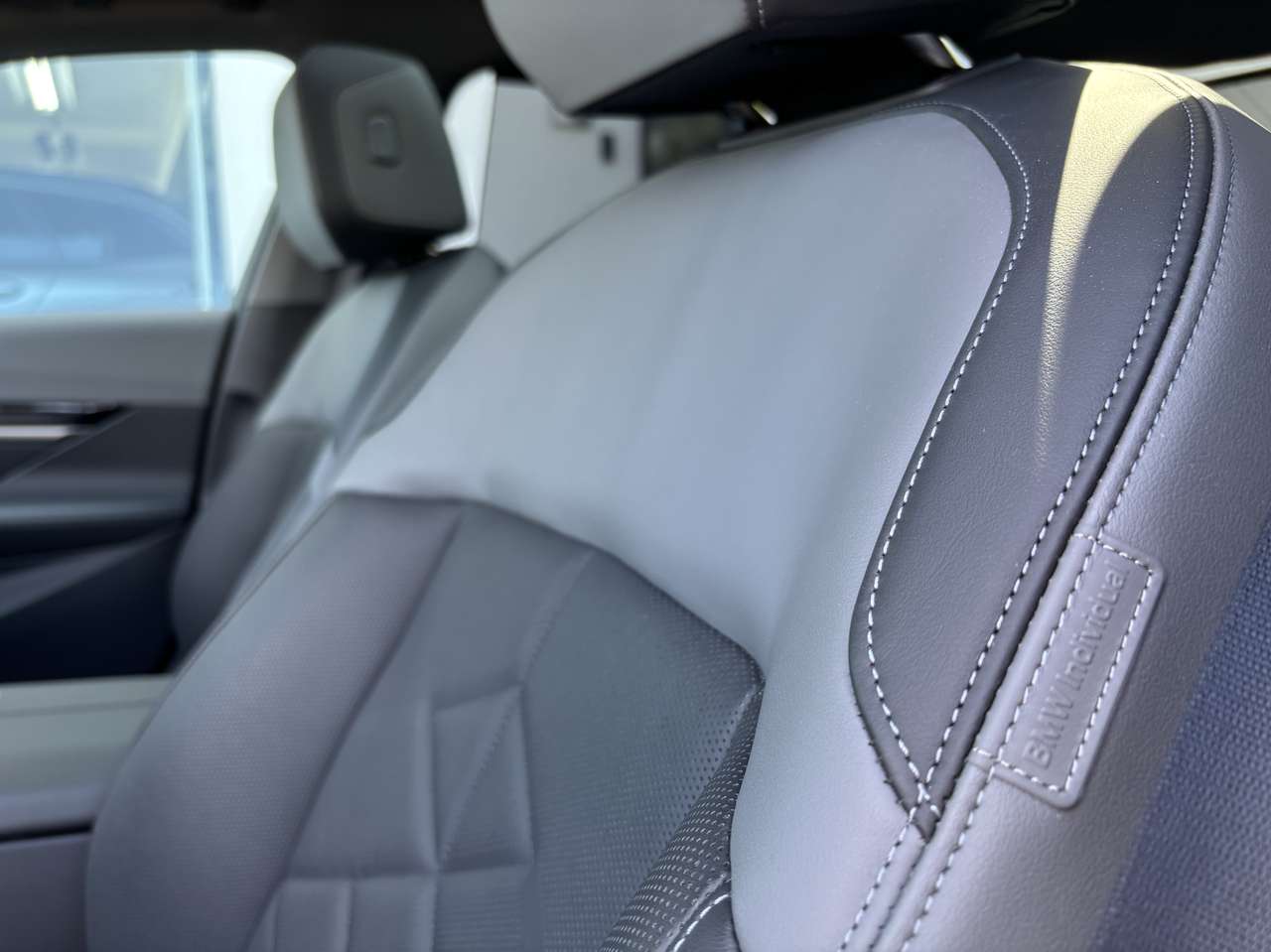 BMW i5  eDrive40 Individual – Nieuwprijs 96.330,00