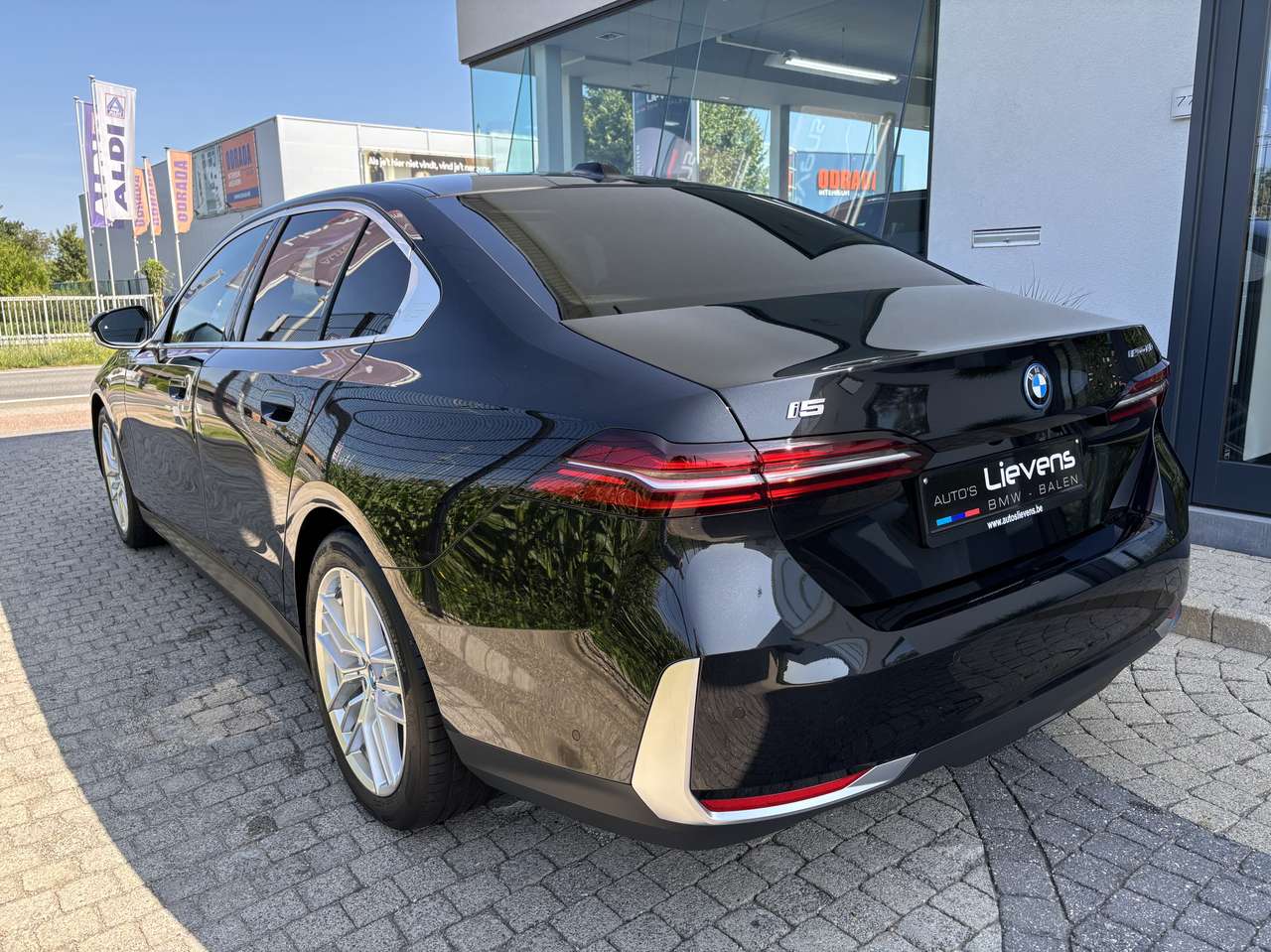 BMW i5  eDrive40 Individual – Nieuwprijs 96.330,00