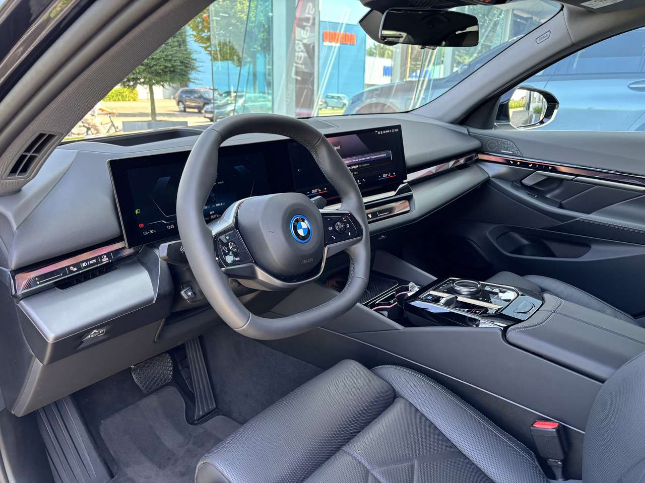 BMW i5  eDrive40 Individual – Nieuwprijs 96.330,00