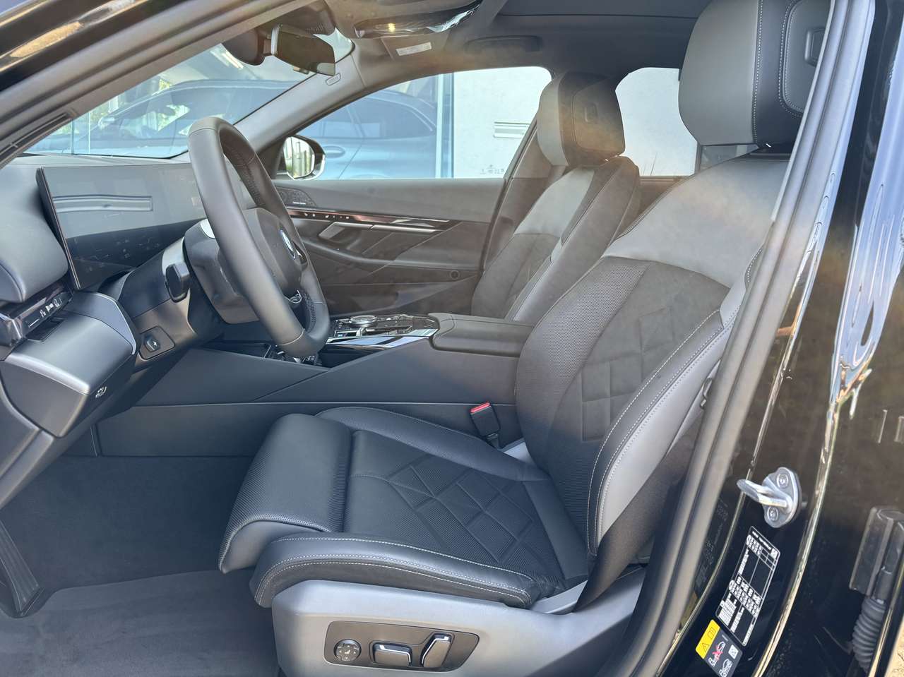 BMW i5  eDrive40 Individual – Nieuwprijs 96.330,00