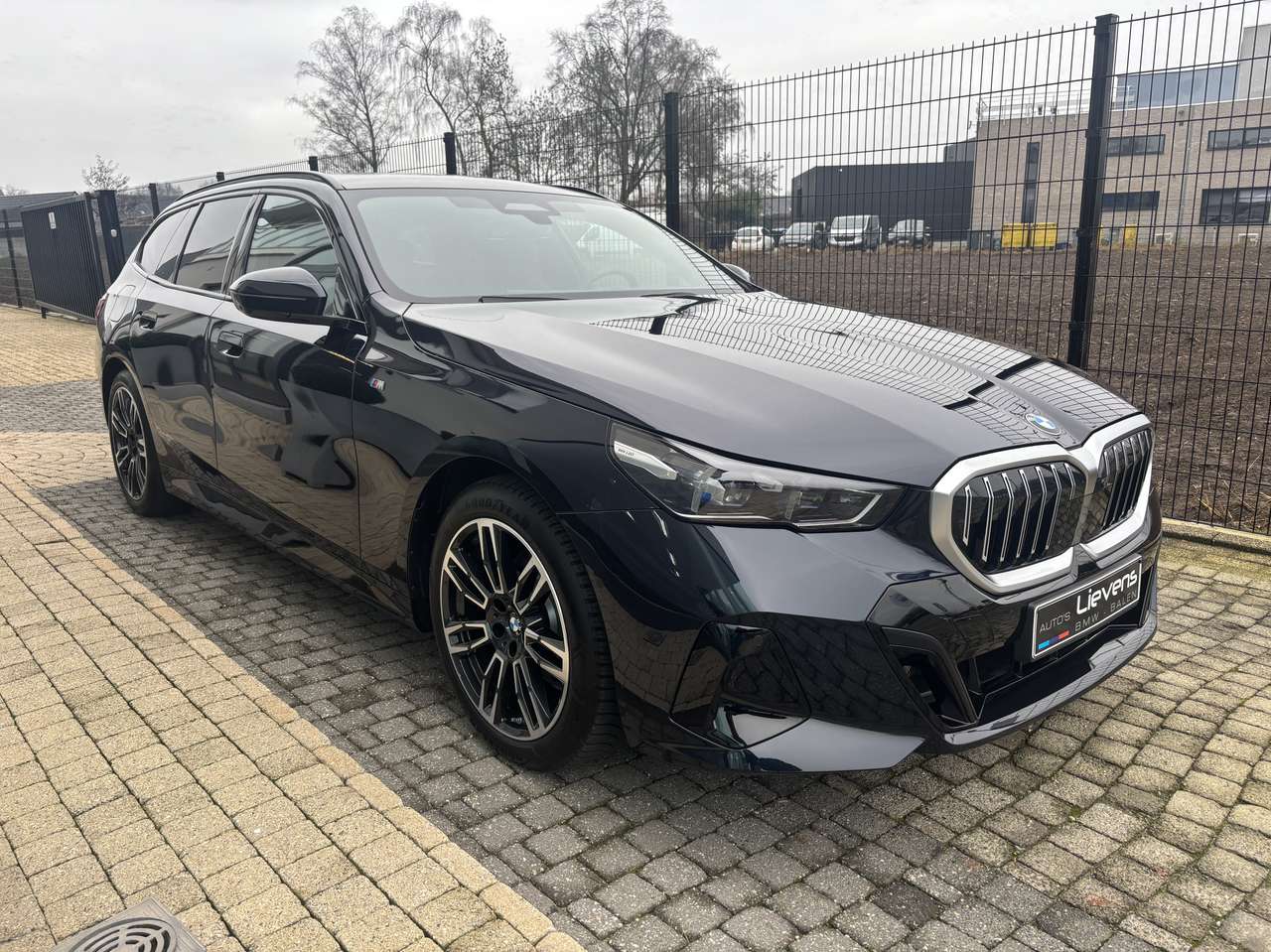 BMW 520  i MSport Trekhaak Pano Standverwarming Carbon