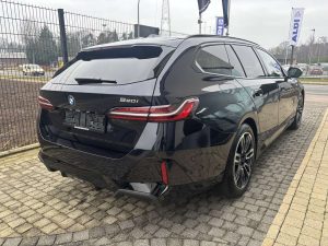 BMW 520  i MSport Trekhaak Pano Standverwarming Carbon