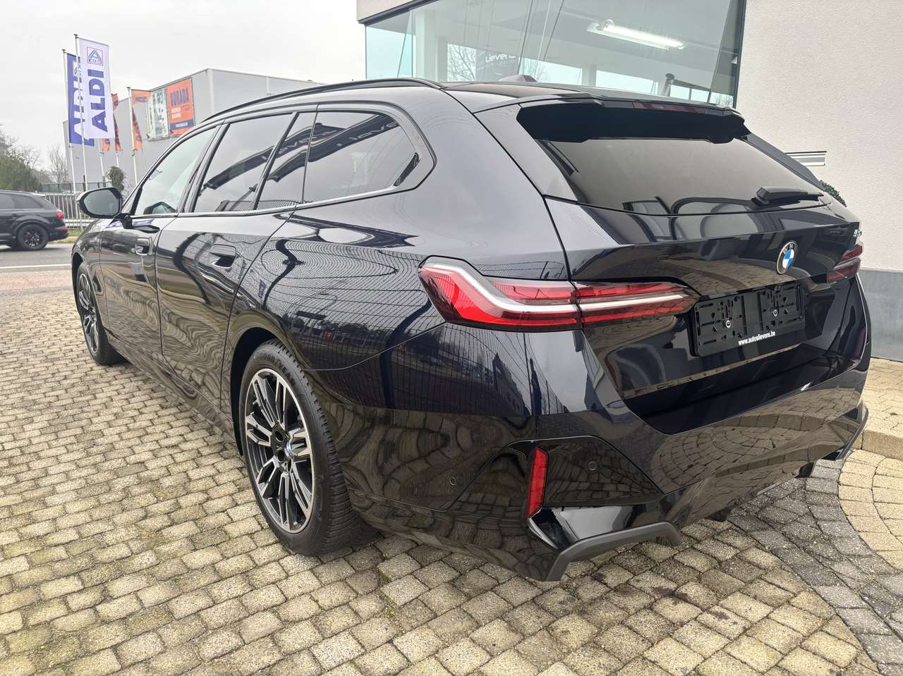 BMW 520  i MSport Trekhaak Pano Standverwarming Carbon