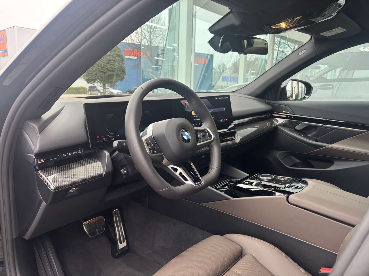 BMW 520  i MSport Trekhaak Pano Standverwarming Carbon