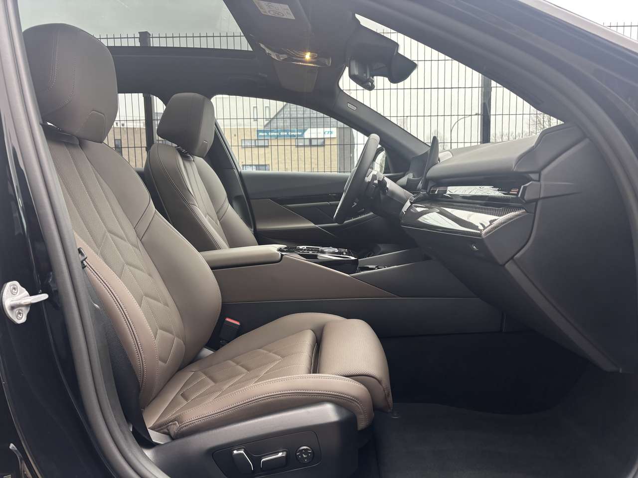 BMW 520  i MSport Trekhaak Pano Standverwarming Carbon