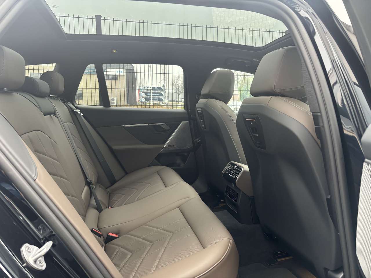 BMW 520  i MSport Trekhaak Pano Standverwarming Carbon