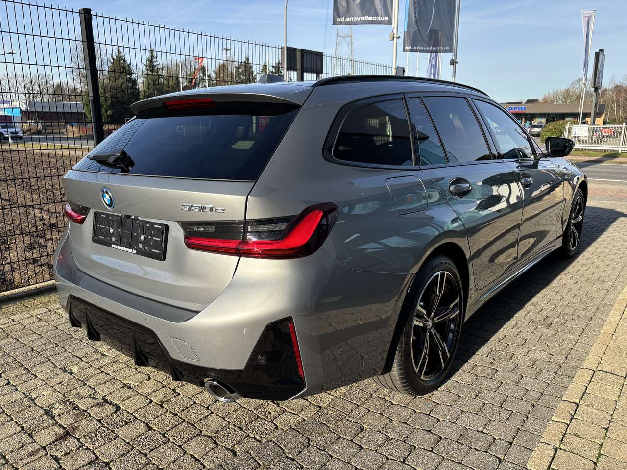 BMW 330  e facelift2 Msport Trekhaak HK 360° HUD Panodak