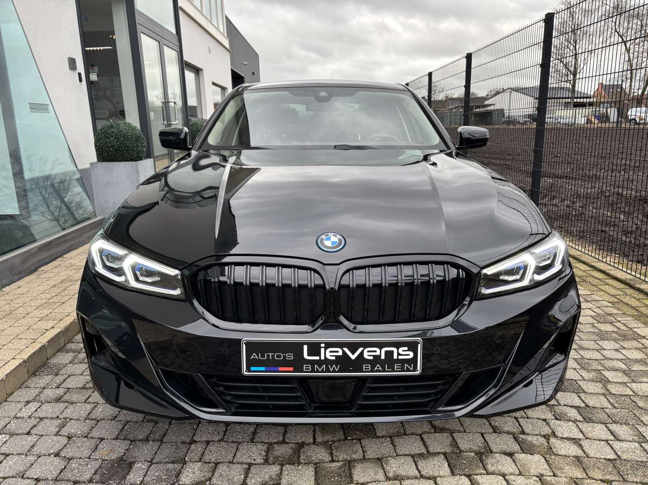 BMW 330  e xDrive – Shadowline HUD El. Zetels LED