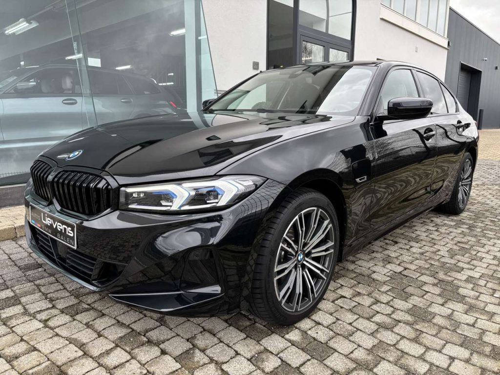 BMW 330  e xDrive – Shadowline HUD El. Zetels LED