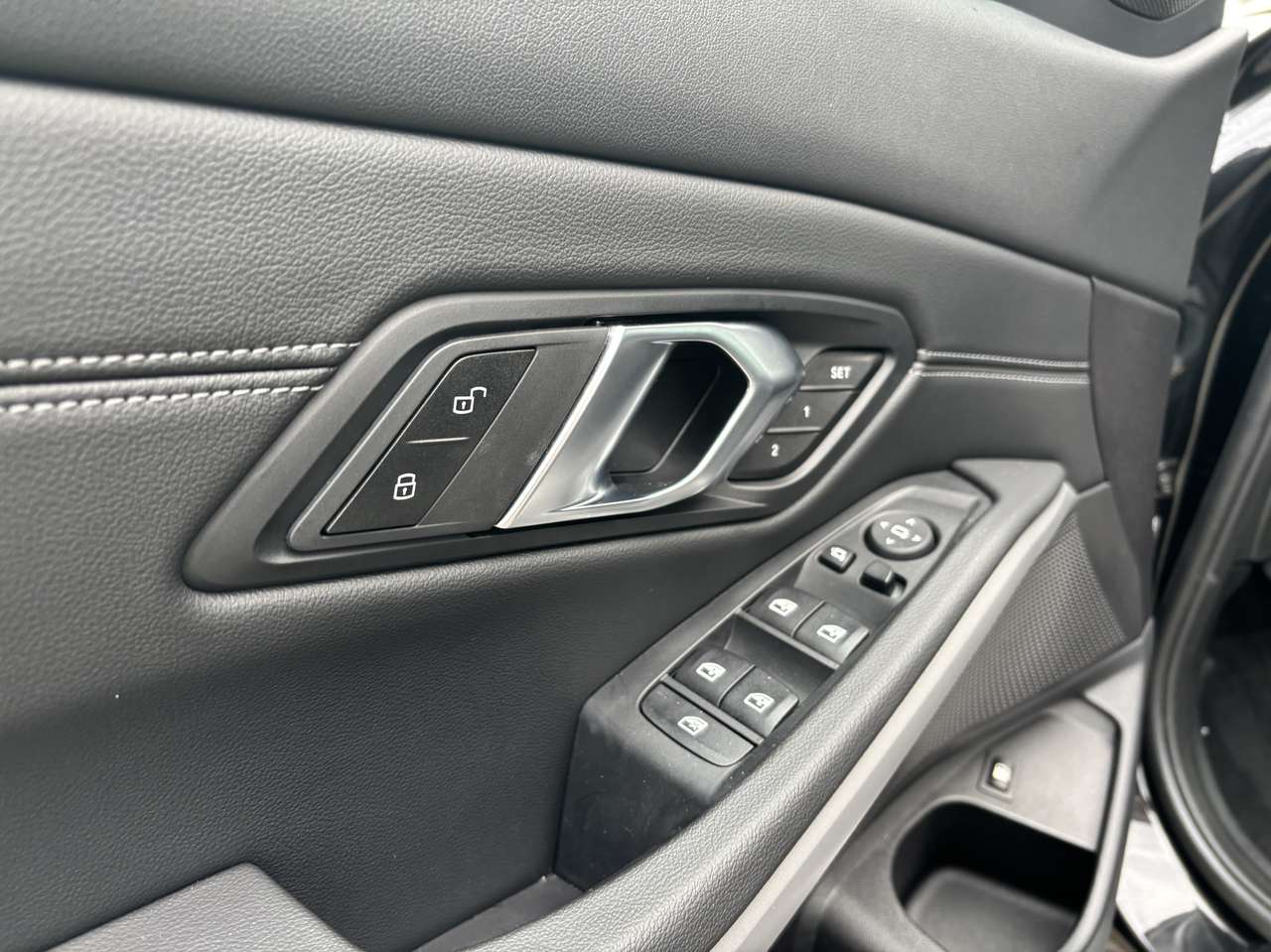 BMW 330  e xDrive – Shadowline HUD El. Zetels LED