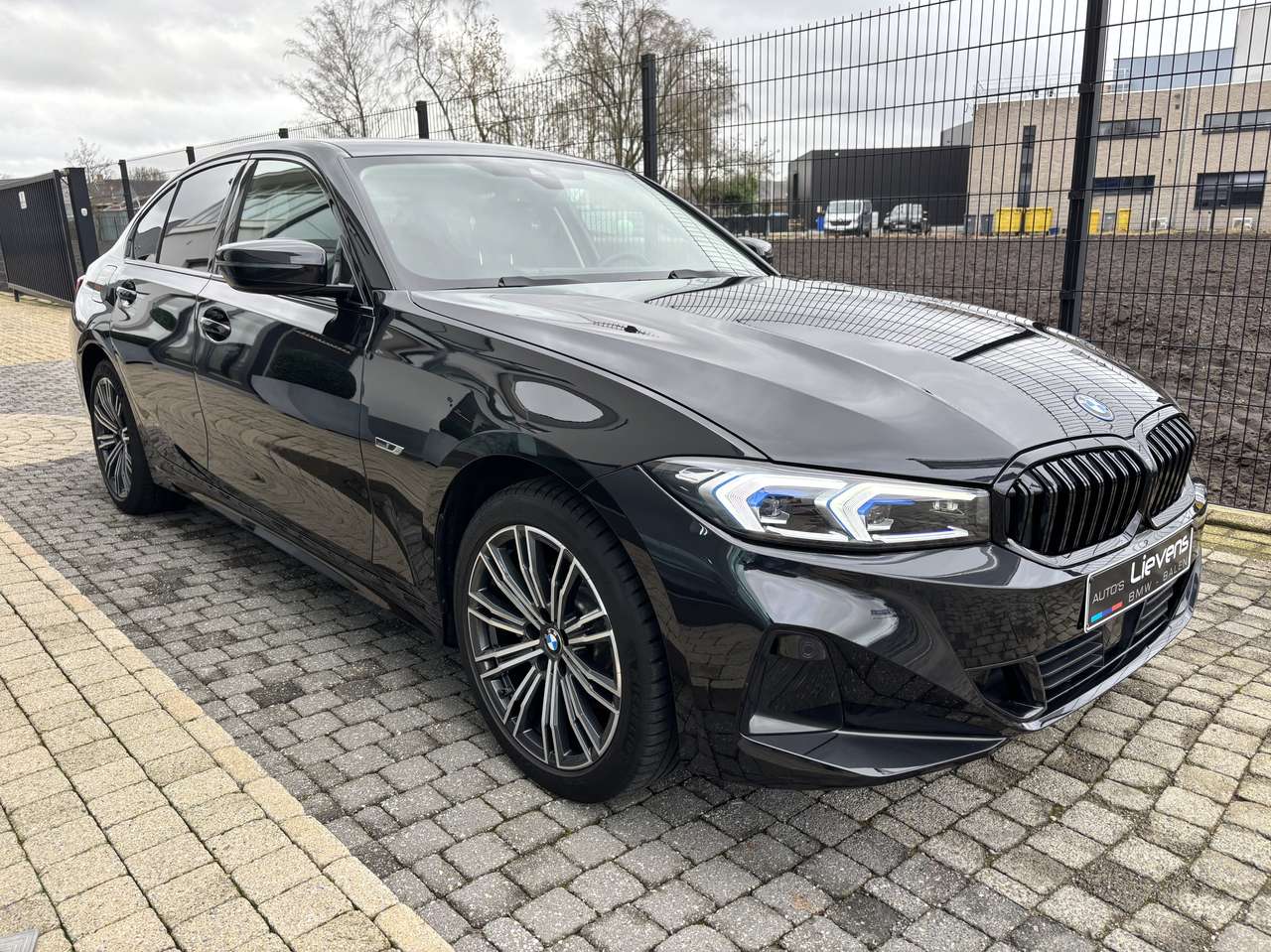 BMW 330  e xDrive – Shadowline HUD El. Zetels LED