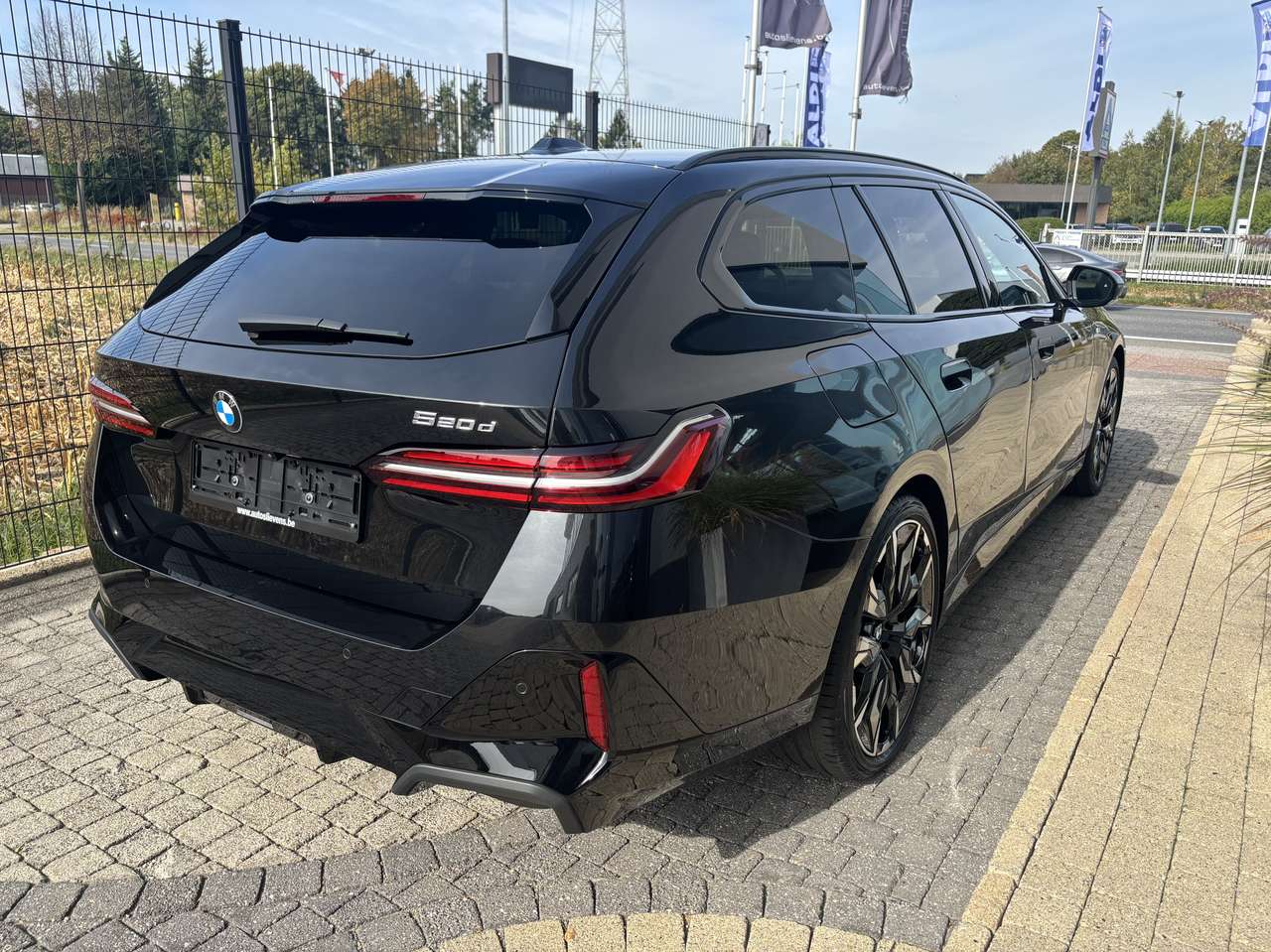 BMW 520  520d M Sport – Pano HarmanKardon Trekhaak 360°